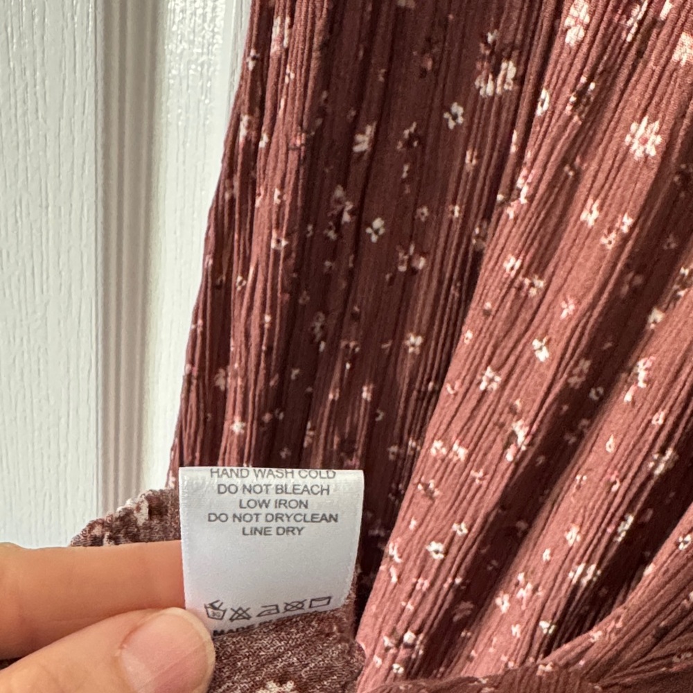 Smocked Puff Sleeve Midi Dress — Burgundy Floral - Picture 5 of 10